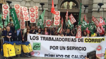 Trabajadores de Correos se movilizan en Granada contra los recortes