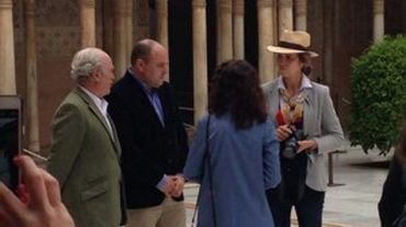 La Infanta Elena, de visita a la Alhambra como una turista más