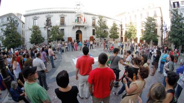 El '15M' conmemora sus tres años de "lucha" en la plaza del Carmen de Granada apoyados por 200 personas