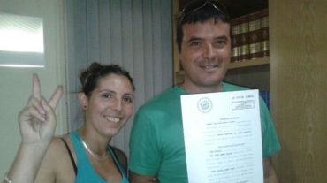 Una familia de Ogíjares se libera de su deuda con el Santander