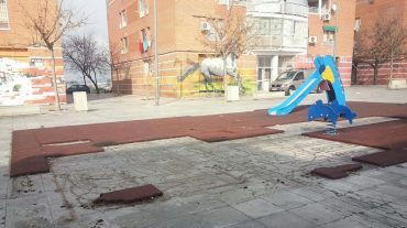 IU demanda al Ayuntamiento el arreglo del parque infantil en la Plaza Merced Alta
