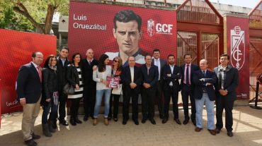 El Granada CF dedica la puerta 2 del Nuevo Los Cármenes a Luis Oruezábal 'Chikito'